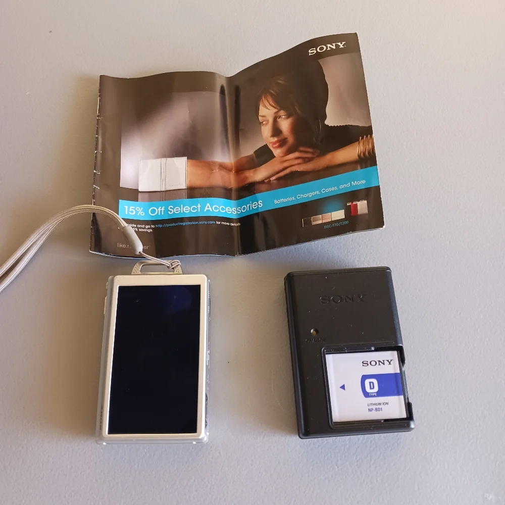 Camera Sony Cybershot  Silver Like New 8.1 Mega Pixels
